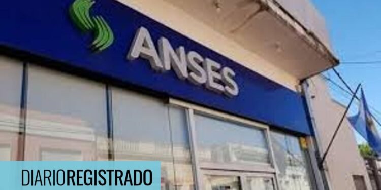 Cómo potenciar la AUH de ANSES para enfrentar los gastos del inicio escolar en 2026