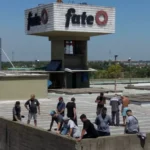 Trabajadores de Fate toman la fábrica y exigen solución tras cierre inesperado