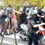 La Policía agredió y detuvo al camarógrafo de A24 en la previa del debate sobre Glaciares
