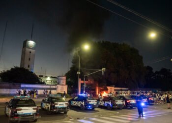 El gobierno de Pullaro ofreció cambios, pero la protesta policial sigue en pie en Santa Fe