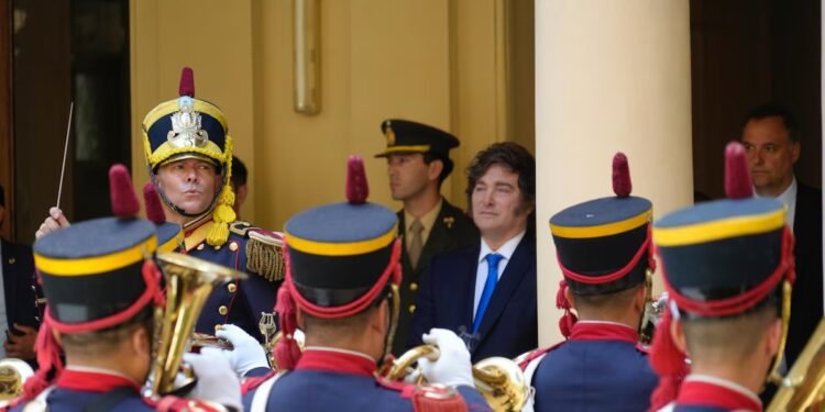 Milei entregará el sable de San Martín a los Granaderos: un acto lleno de simbolismo y controversia