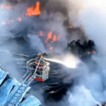 Incendio en depósito de logística en Benavídez dejó columnas de humo visibles desde lejos