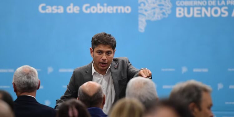 Kicillof denuncia ahogo financiero y tensiona con Nación en medio de paritarias complejas
