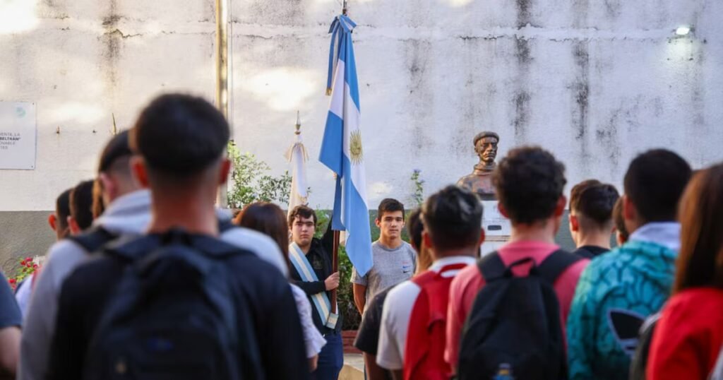 La Ciudad restringe a 20 las faltas anuales para estudiantes de secundaria y endurece el control