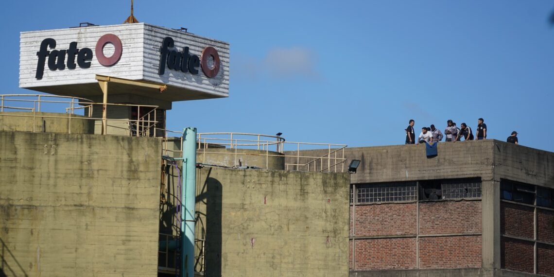 Tensión y reclamos en FATE: el SUTNA evalúa tomar la planta ante amenazas de represión
