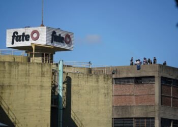 Tensión y reclamos en FATE: el SUTNA evalúa tomar la planta ante amenazas de represión