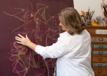 Patricia Saporiti: la abogada que volvió a su pasión y brilla en el arte textil