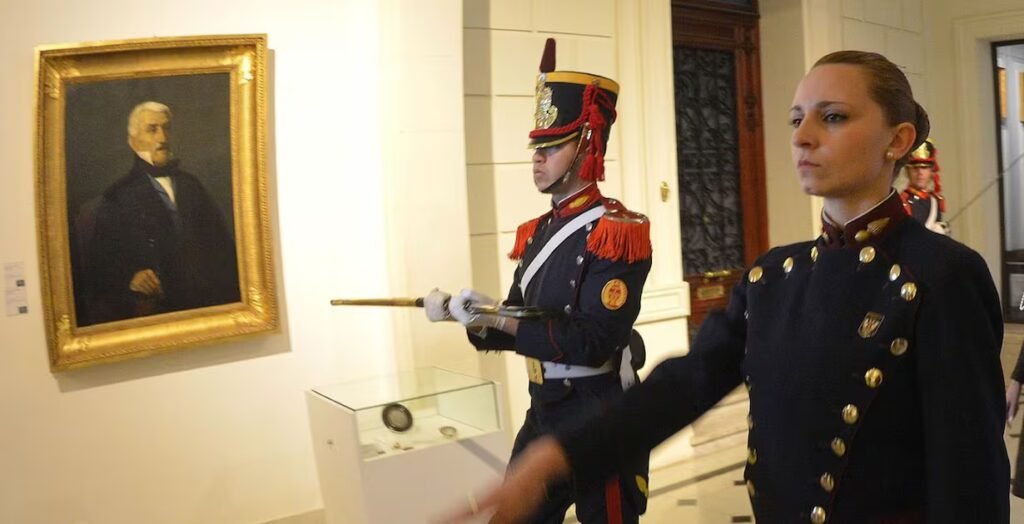 Renunció la directora del Museo Histórico por el decreto que aleja el sable de San Martín