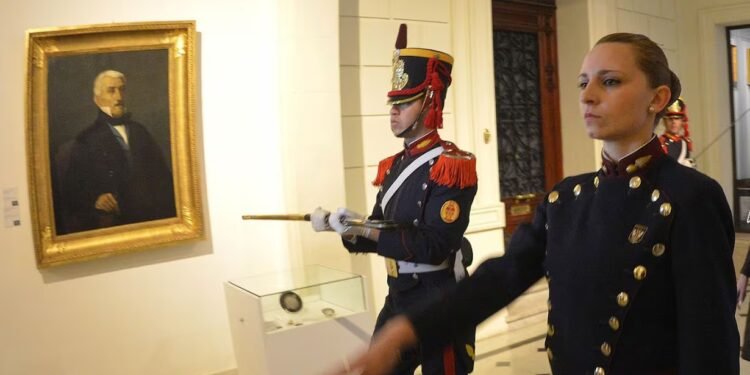 Renunció la directora del Museo Histórico por el decreto que aleja el sable de San Martín