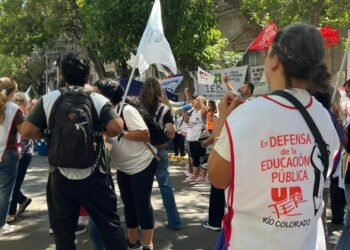 Descontento en docentes tras paritaria: UnTER evalúa medidas de protesta en Viedma