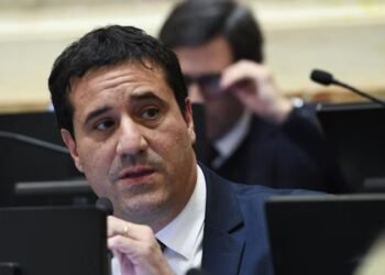 Afiliados docentes exigen la expulsión de Abad tras su apoyo a la reforma laboral de Milei