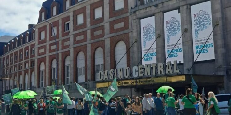Conflicto en casinos: Gremios convocan paro por falta de respuesta del Gobierno