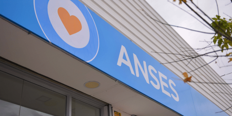 Calendario ANSES: ¿Cuánto se cobrará por la AUH y la Tarjeta Alimentar desde el 9 de febrero?