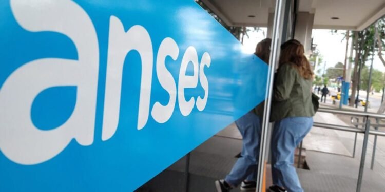 Jubilados recibirán aumentos en marzo: ¿cuánto se cobrará esta vez?