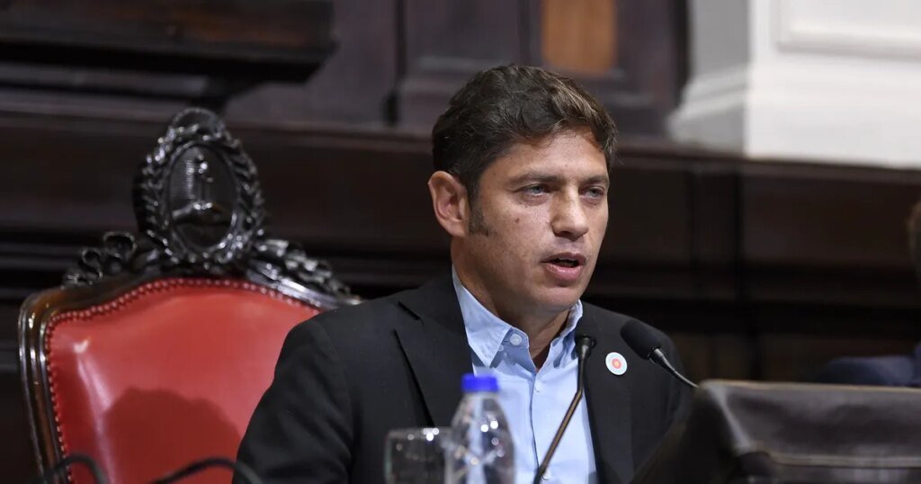 Kicillof presenta su informe de gestión en la Legislatura y enfrenta a Javier Milei