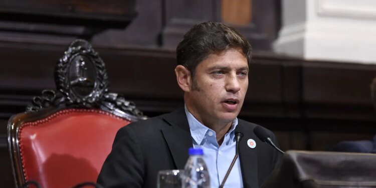 Kicillof presenta su informe de gestión en la Legislatura y enfrenta a Javier Milei