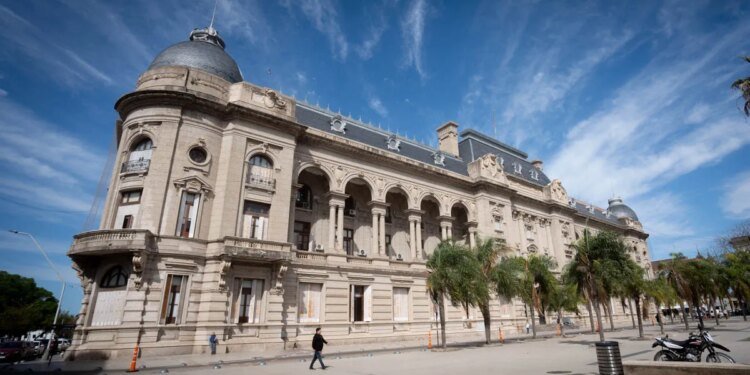 Paritarias 2025: estatales, docentes y salud inician negociaciones con el gobierno provincial