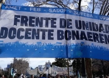 Docentes bonaerenses anuncian paro nacional en rechazo a la reforma laboral del Gobierno