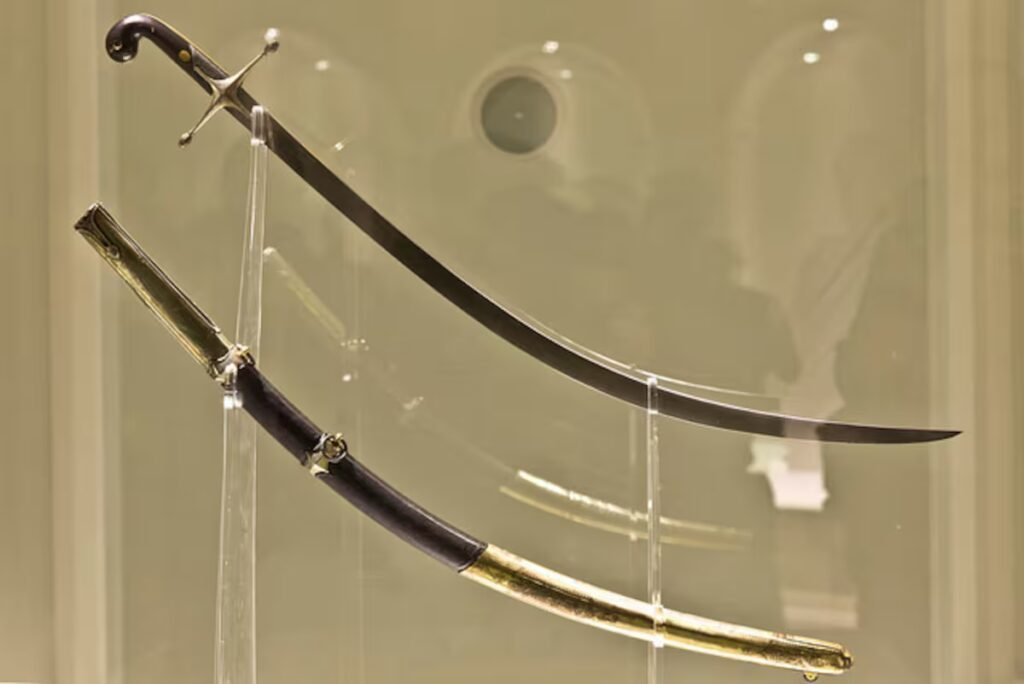 Milei traspasa el sable corvo de San Martín y renuncia la directora del MHN en medio de polémica