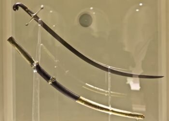 Milei traspasa el sable corvo de San Martín y renuncia la directora del MHN en medio de polémica