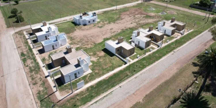 La Provincia avanza en plan de viviendas de la UCALP para jóvenes y adultos mayores