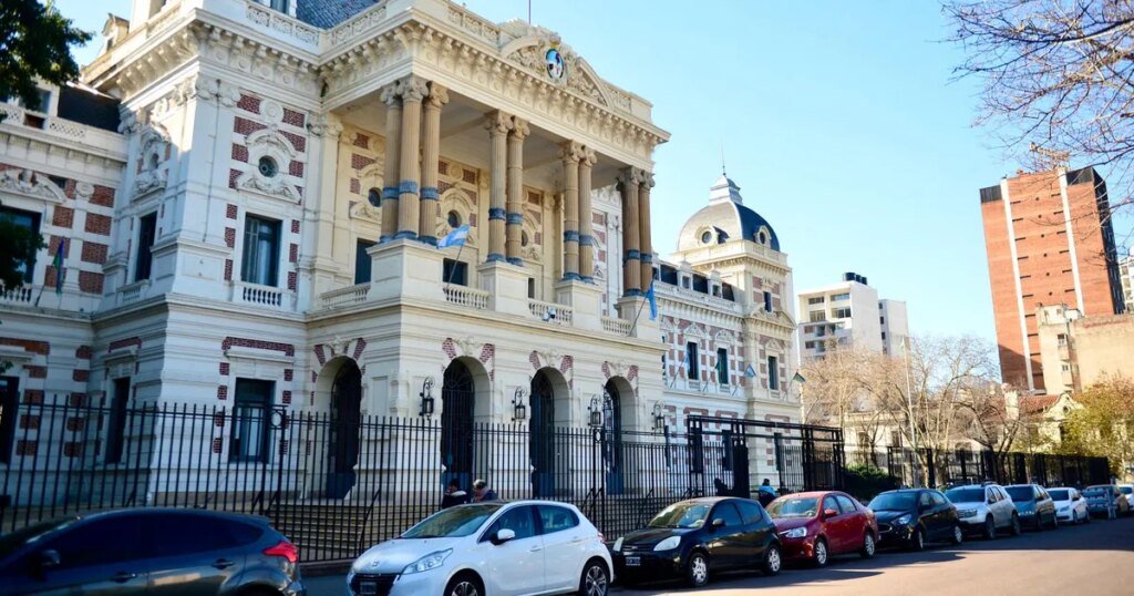 El Ejecutivo bonaerense convoca a docentes y estatales tras rechazar aumento del 3%