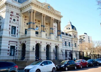 El Ejecutivo bonaerense convoca a docentes y estatales tras rechazar aumento del 3%