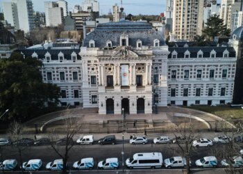 Provincia de Buenos Aires reabrió paritarias, gremios rechazaron la oferta salarial presentada