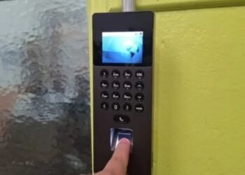 Huella digital: ya rige el nuevo sistema de presentismo docente en las escuelas de CABA