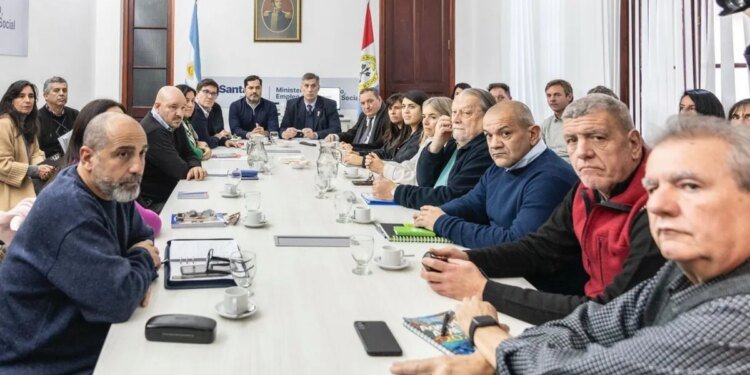 Conflicto docente: nuevo escenario tras reclamo policial y desafíos para el gobierno provincial