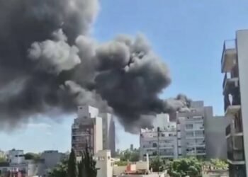 Incendio en Villa Pueyrredón: diez personas asistidas y más de 120 evacuadas