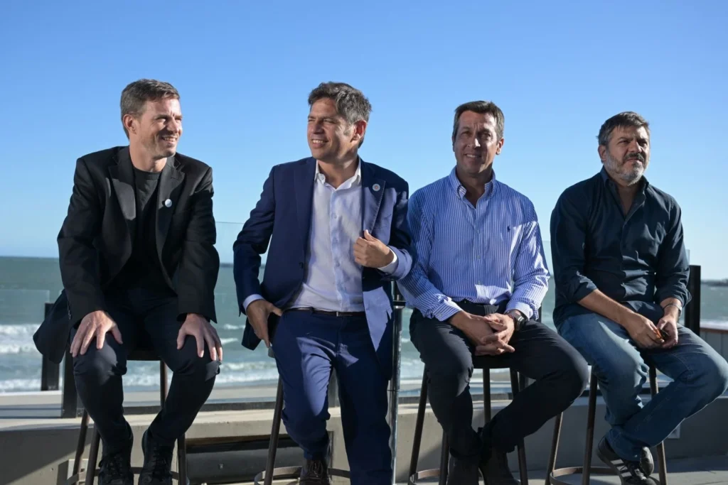 Kicillof en Necochea criticó a Milei y vaticinó su fin en 2027