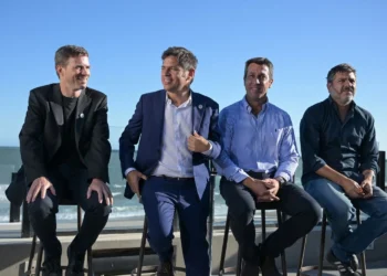 Kicillof en Necochea criticó a Milei y vaticinó su fin en 2027