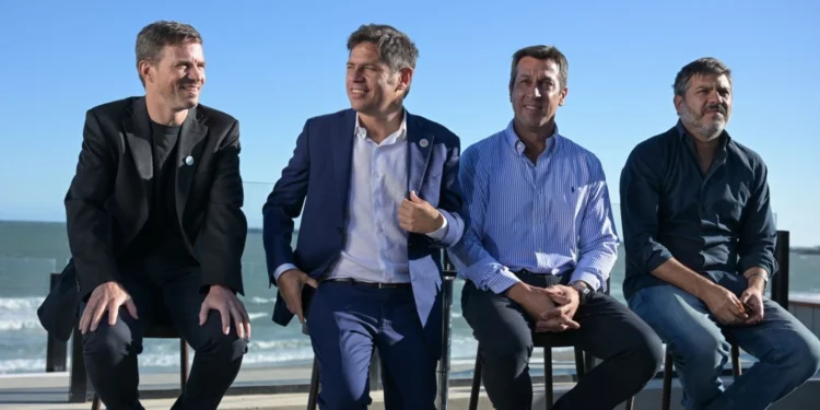 Kicillof en Necochea criticó a Milei y vaticinó su fin en 2027