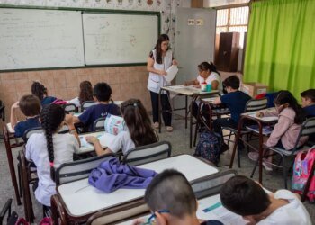 La Provincia de Buenos Aires impulsa una unificación de horas para docentes en escuelas