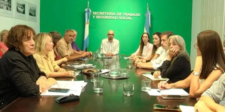 Gobierno y UPCN acuerdan paritaria estatal con aumentos y mejora en ayuda escolar