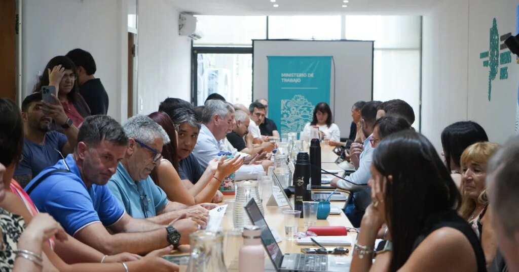 Gremios ponen presión a la Provincia por paritarias mientras se agota el tiempo para salarios