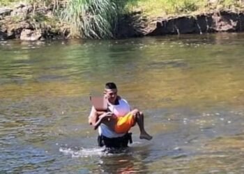 Un policía salvó a un niño de 11 años que luchaba por no ahogarse en un río cordobés