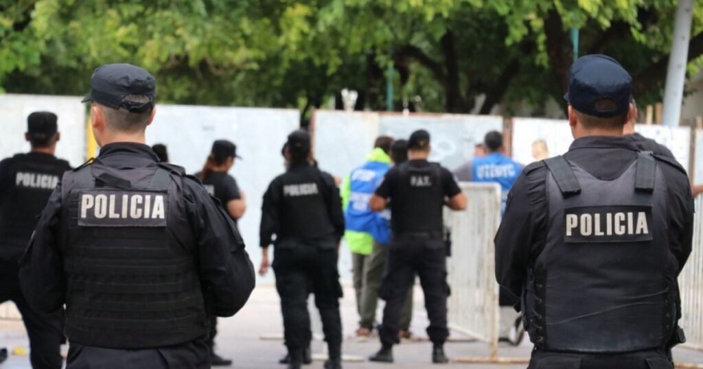 Santa Fe impulsa un paquete de medidas que benefician a la Policía en salud y salarios