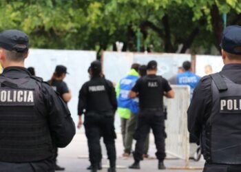 Santa Fe impulsa un paquete de medidas que benefician a la Policía en salud y salarios