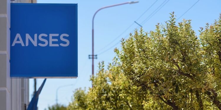 Pagos ANSES: quiénes cobran HOY 10 de febrero en jubilaciones y pensiones