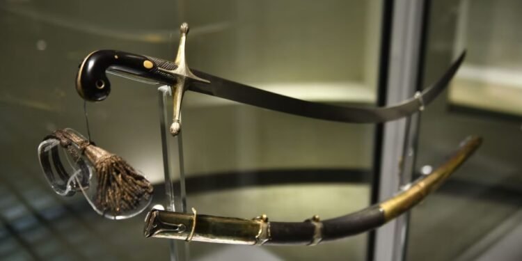 Renunció la directora del Museo Histórico Nacional tras el traslado del sable de San Martín