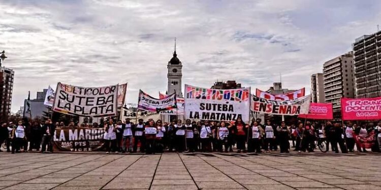 Docentes de la Provincia de Buenos Aires convocan paro de 48 horas contra ajuste y salarios bajos