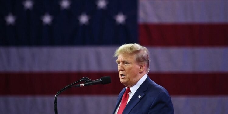 Trump asegura que la guerra en Irán está "prácticamente terminada" y lanza amenazas