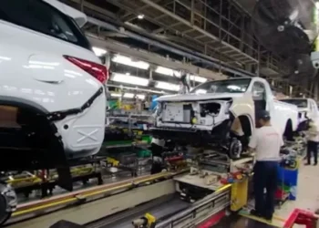 La industria mostró una caída del 7,9% interanual en febrero, según un informe privado