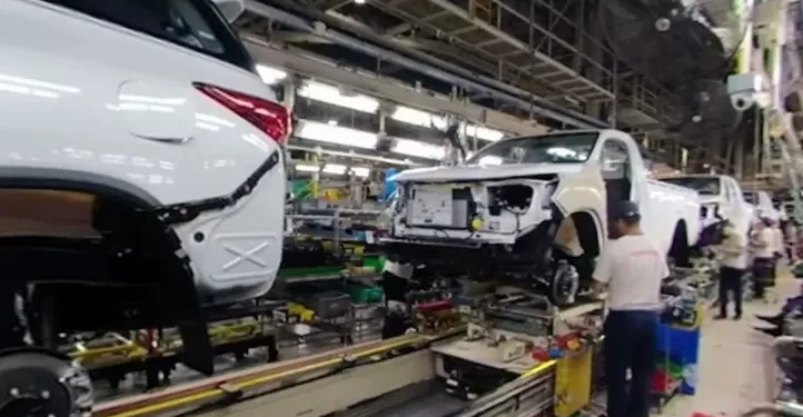 La industria mostró una caída del 7,9% interanual en febrero, según un informe privado