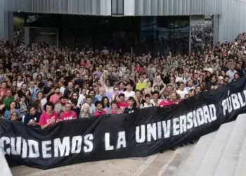 Docentes de la UBA inician paro por tiempo indeterminado hasta que se cumpla ley educativa