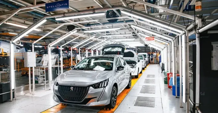 Peugeot de El Palomar reduce producción y lanza plan de retiros voluntarios desde mayo
