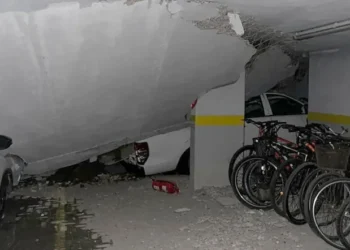 Vecinos ingresaron por la fuerza al edificio que se derrumbó en Parque Patricios