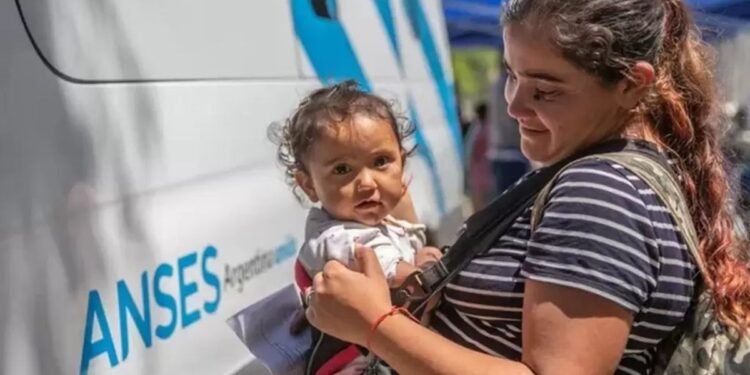 ANSES actualizó la AUH en marzo: ¿cuánto cobrarán ahora los beneficiarios?